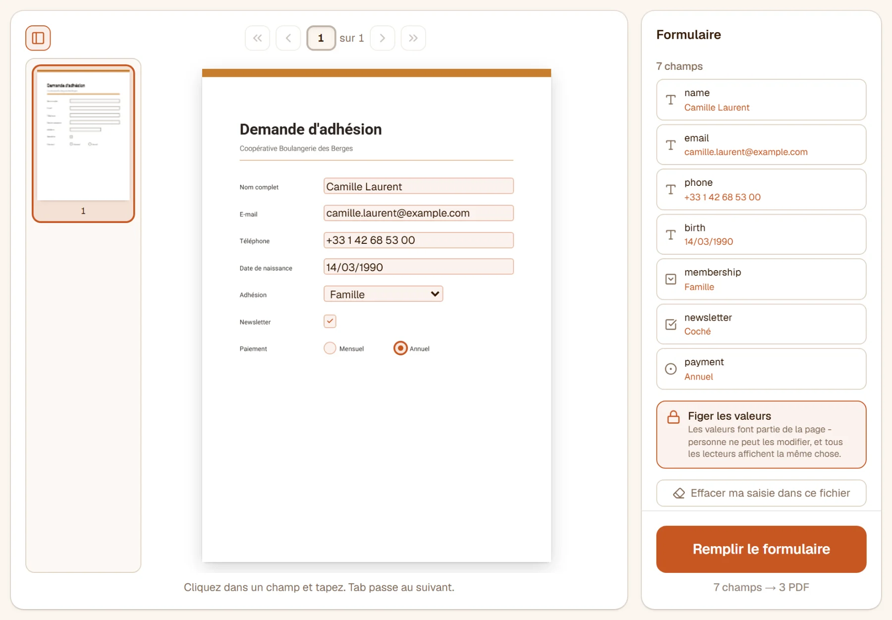 Le formulaire rempli : nom, e-mail, téléphone, date de naissance, adhésion Famille, la newsletter cochée et le paiement Annuel ; le panneau affiche chaque valeur