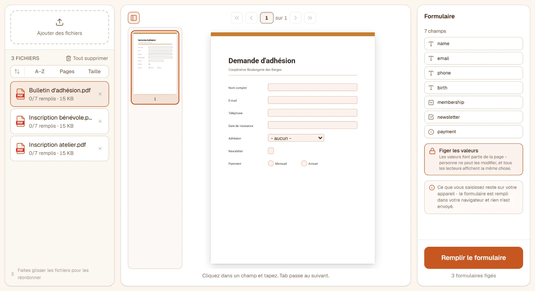 Remplir un formulaire PDF avec trois formulaires dans la liste : le bulletin d'adhésion ouvert avec ses champs vides, les sept champs listés dans le panneau