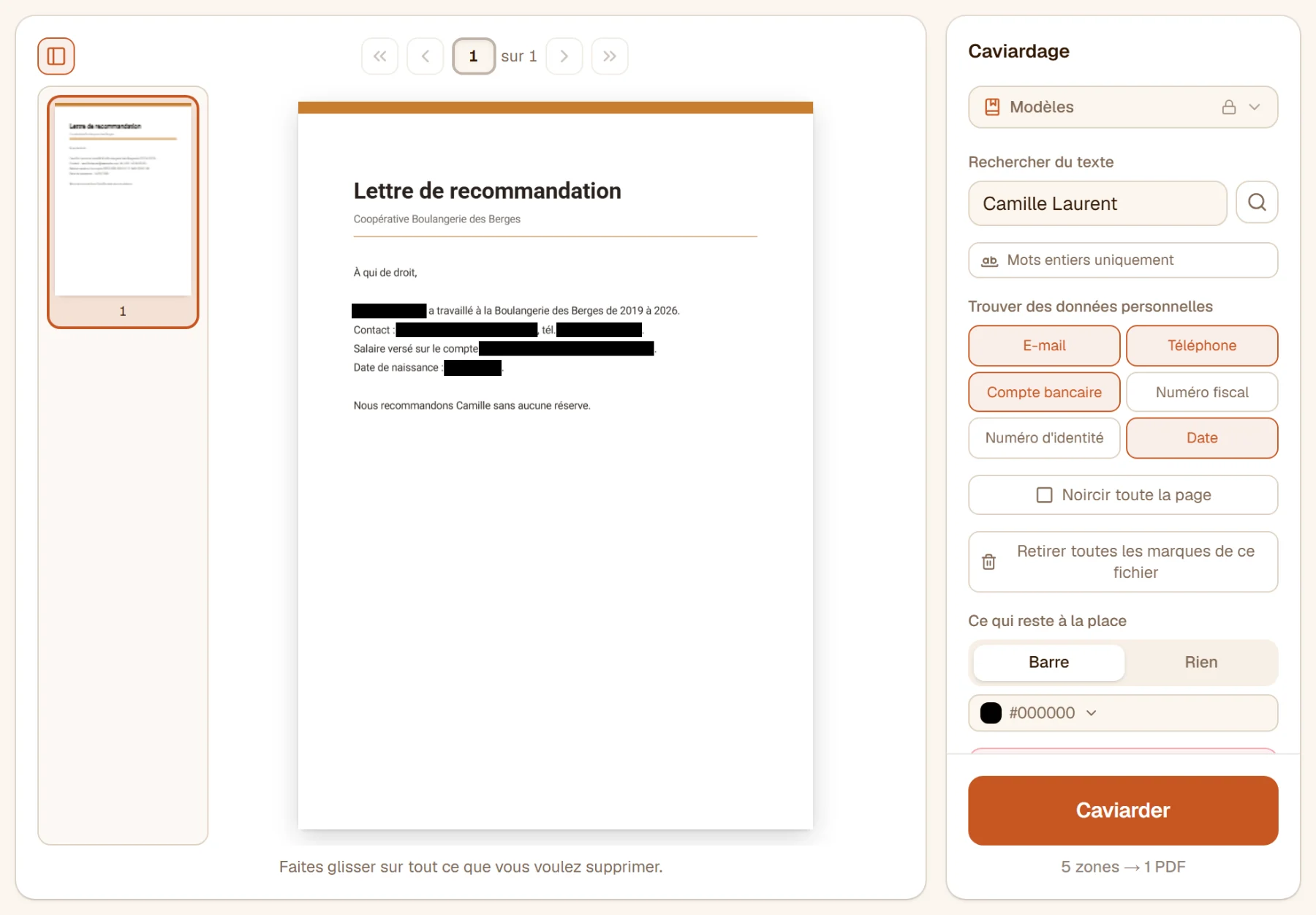 La lettre avec le nom, l'e-mail, le numéro de téléphone, le numéro de compte et la date de naissance marqués par des barres noires